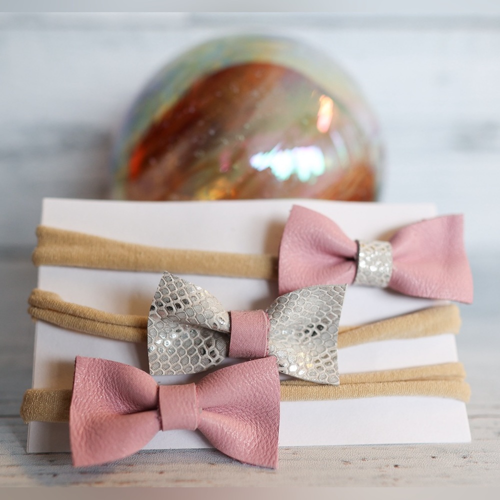 Handmade Leather Bow Headbands
Set of (3) for Dogs, Newborns and Toddlers ❤️